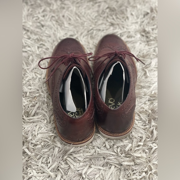 CREVO - MENS SIZE 8 - NELSON WINGTIP - OXFORD BORDO - LEATHER DRESS SHOES - Picture 4 of 5